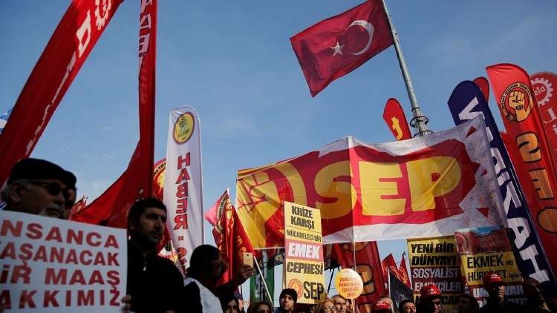 اسطنبول: «الأزمة لهم والشوارع لنا»