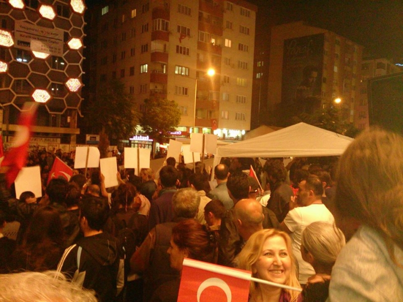 توافد كبير للمتظاهرين على ميدان &quot;تقسيم&quot; بعد تهديدات أردوغان بإخلائه في 24 ساعة