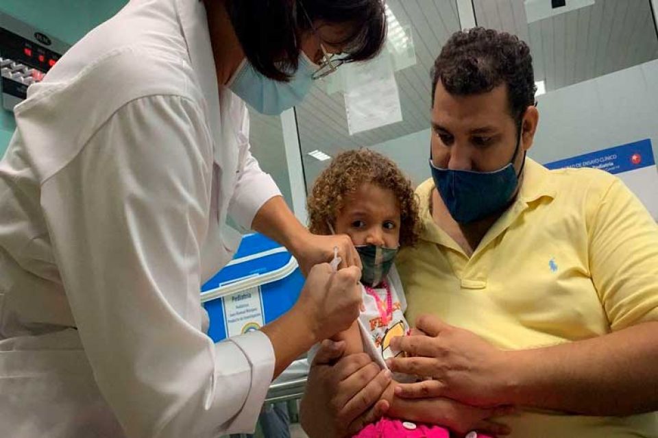 كوبا تبدأ تطعيم أطفالها ضد كوفيد بعد تطعيم أكثر من 50% من شعبها