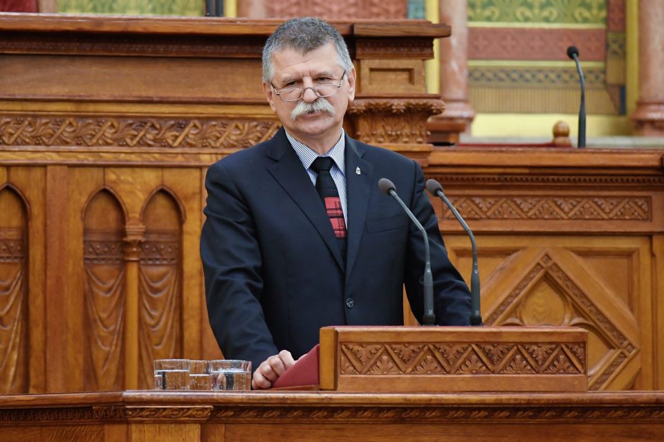 رئيس البرلمان المجري: رأس المال الخاص خارج أوروبا سيقضي على الاتحاد الأوروبي