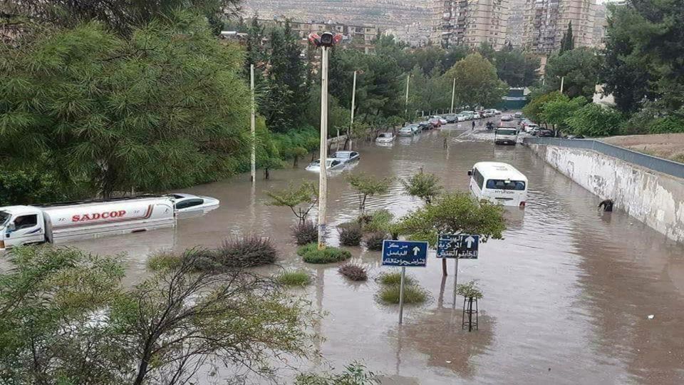 إقالة مسؤولين في هذا البلد العربي بسبب غرق الشوارع بالأمطار
