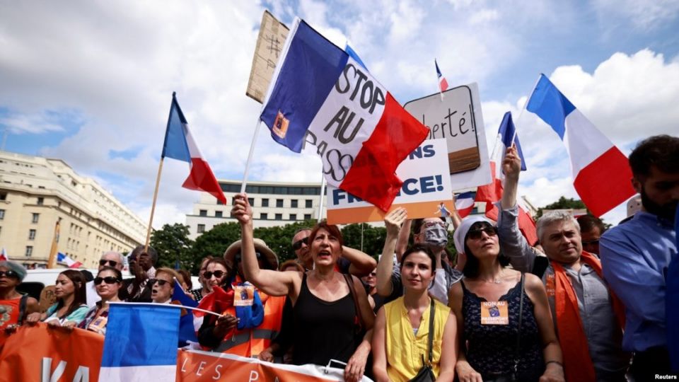 احتجاجات في فرنسا تنادي بإسقاط الحكومة والخروج من الناتو والاتحاد الأوروبي