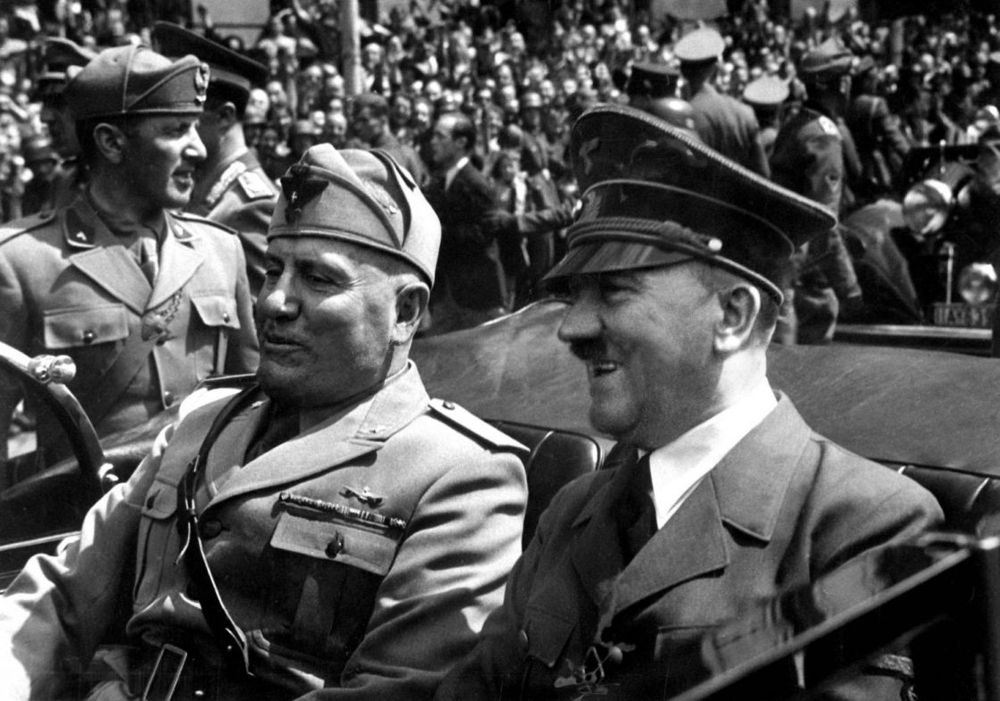 سقوط موسوليني: الديكتاتور الذي آمن بشدة «بالسلاح المعجزة» لهتلر