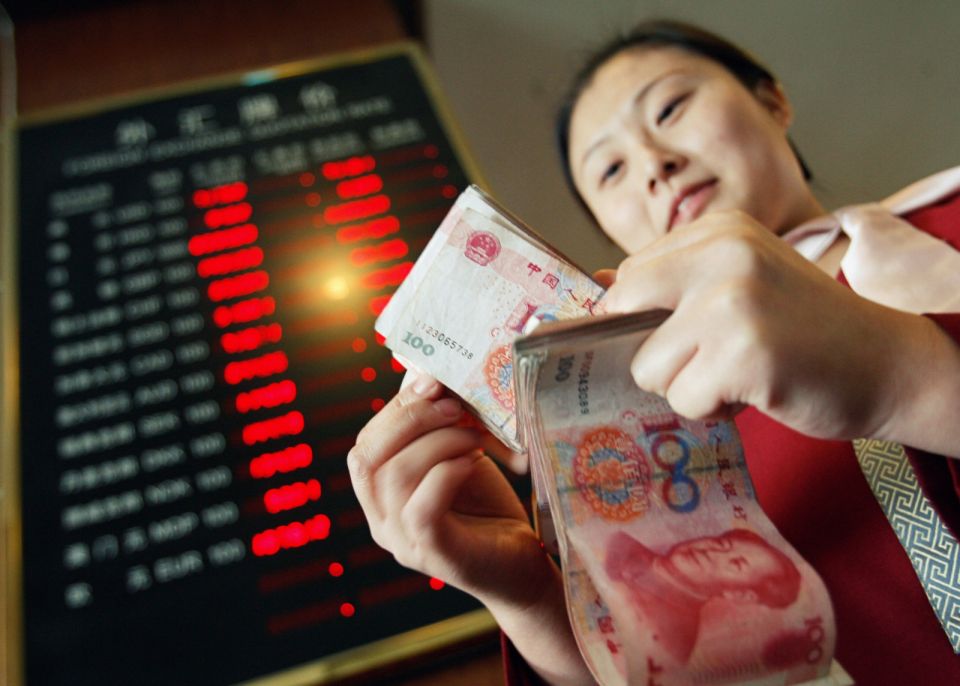 الصين تدشّن عقود «هاوية الدولار»
