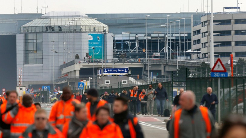 ثلاثة تفجيرات في بروكسل.. والسلطات ترفع مستوى الإنذار