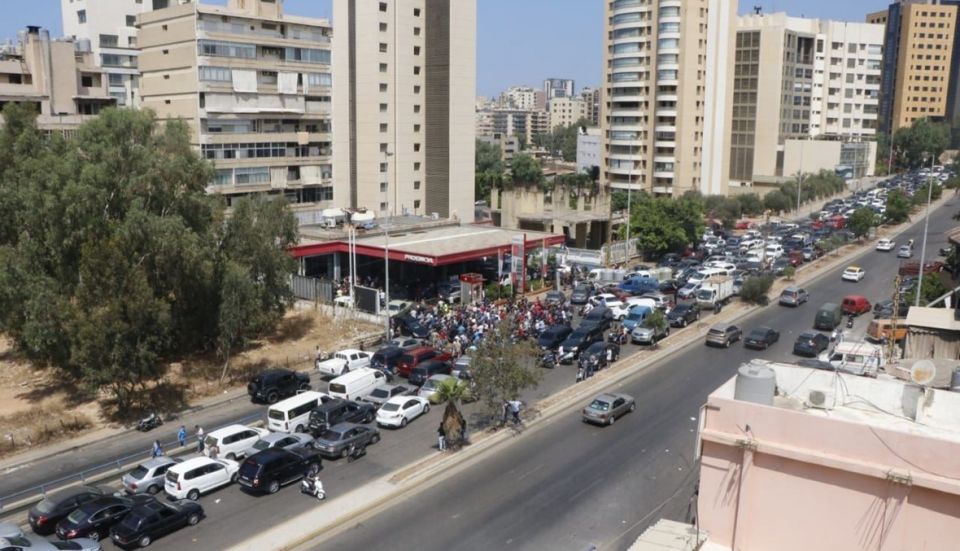 السلطات اللبنانية تغلّي المحروقات، والحد الأدنى للأجور = 5 تنكات بنزين أو 6.6 مازوت أو 7.5 جرّة غاز