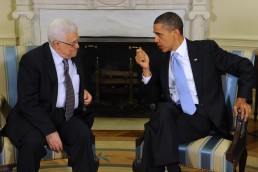 أوباما يطالب عباس بـ&quot;المجازفة&quot; والمفاوضات مشرعة أمام احتمالات مفتوحة