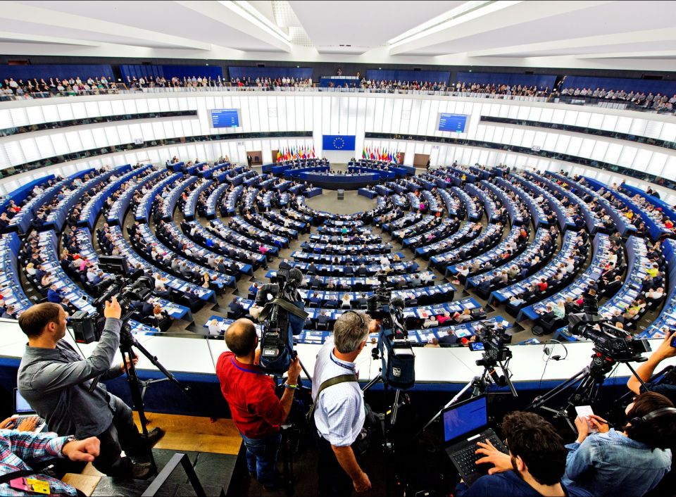 رئيس وزراء هنغاريا يطالب بحلّ البرلمان الأوروبي بسبب الفساد