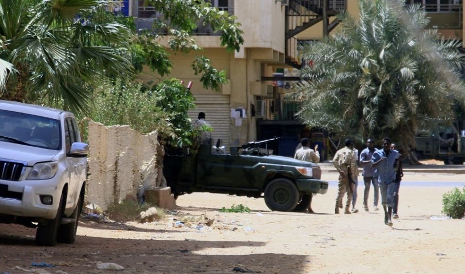 السودان: ارتفاع ضحايا الاشتباكات إلى 56 قتيلاً مدنيّاً وعشرات القتلى العسكريين و600 مصاب