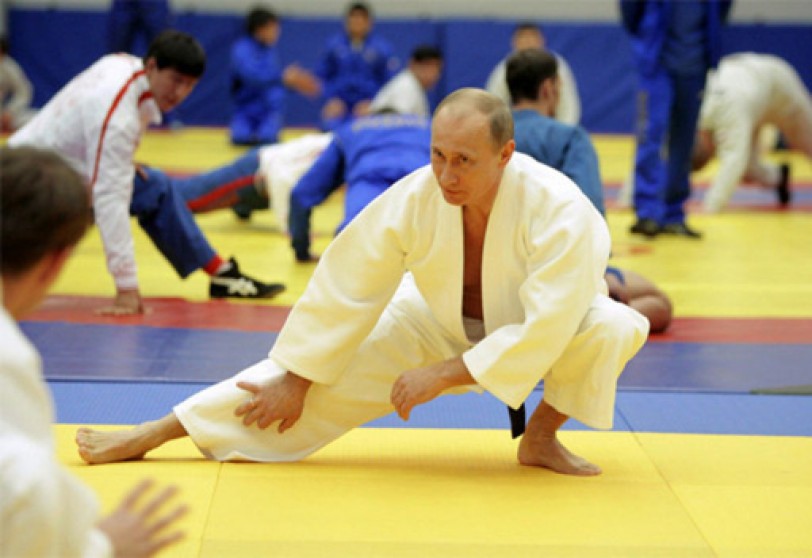بوتين يحي تقليداً سوفييتياً للتشجيع على ممارسة الرياضة الجماعية