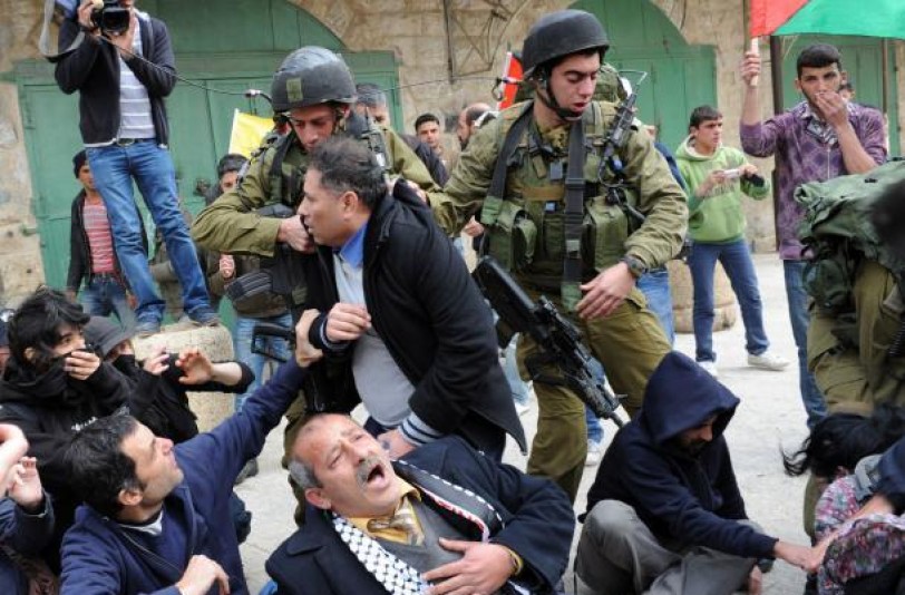 استشهاد 6 فلسطينيين واعتقالات في إطار البحث عن المخطوفين