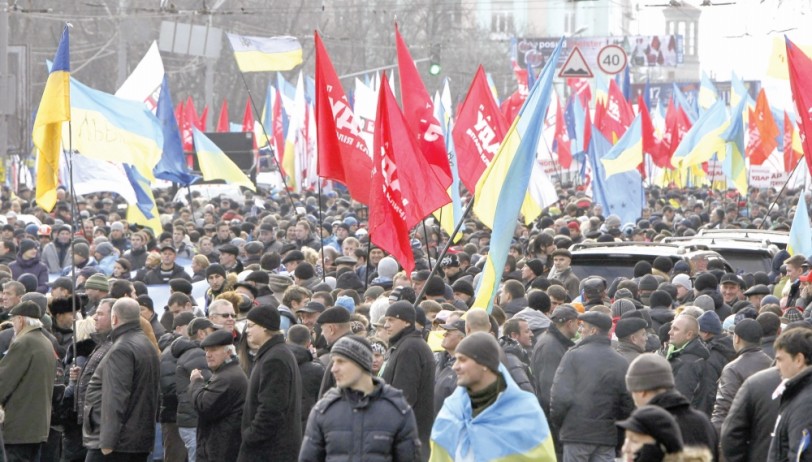 مظاهرات حاشدة لأنصار الحكومة الأوكرانية في ساحة «أوروبا» بكييف