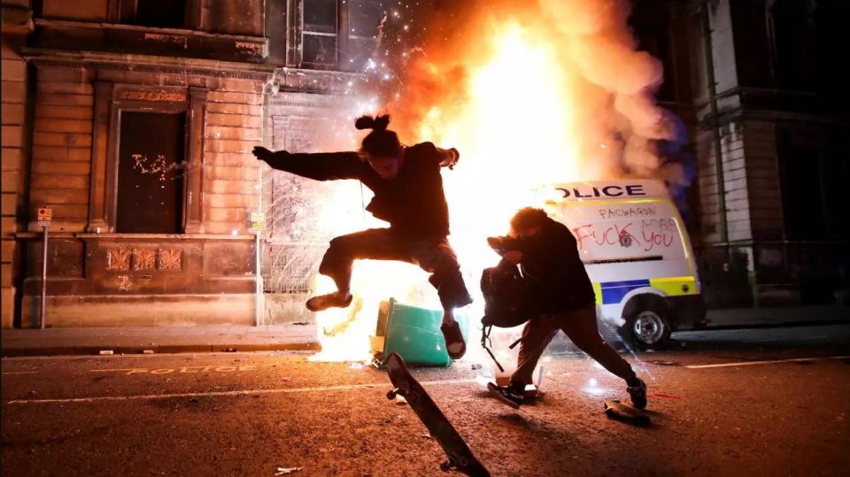 صدام الشرطة البريطانية مع احتجاج سلمي ينتهي بالعنف