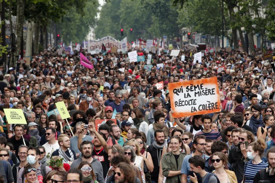 احتجاجات في 80 مدينة فرنسية ضد سياسات ماكرون