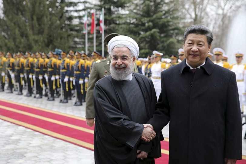 الرئيسان الصيني، شي جين، والإيراني حسن روحاني