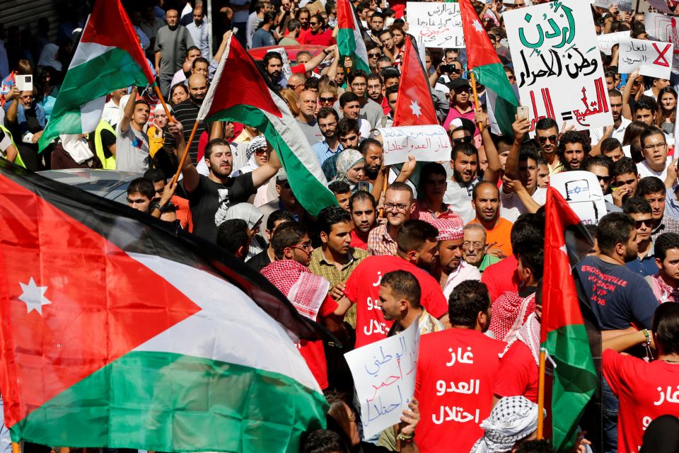 متظاهرو الأردن: غاز العدو احتلال