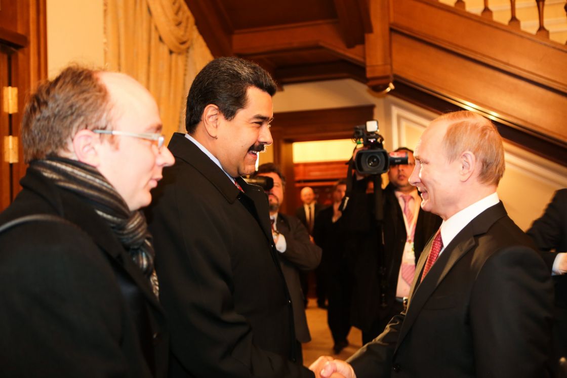 بوتين ومادورو يبحثان سوق النفط