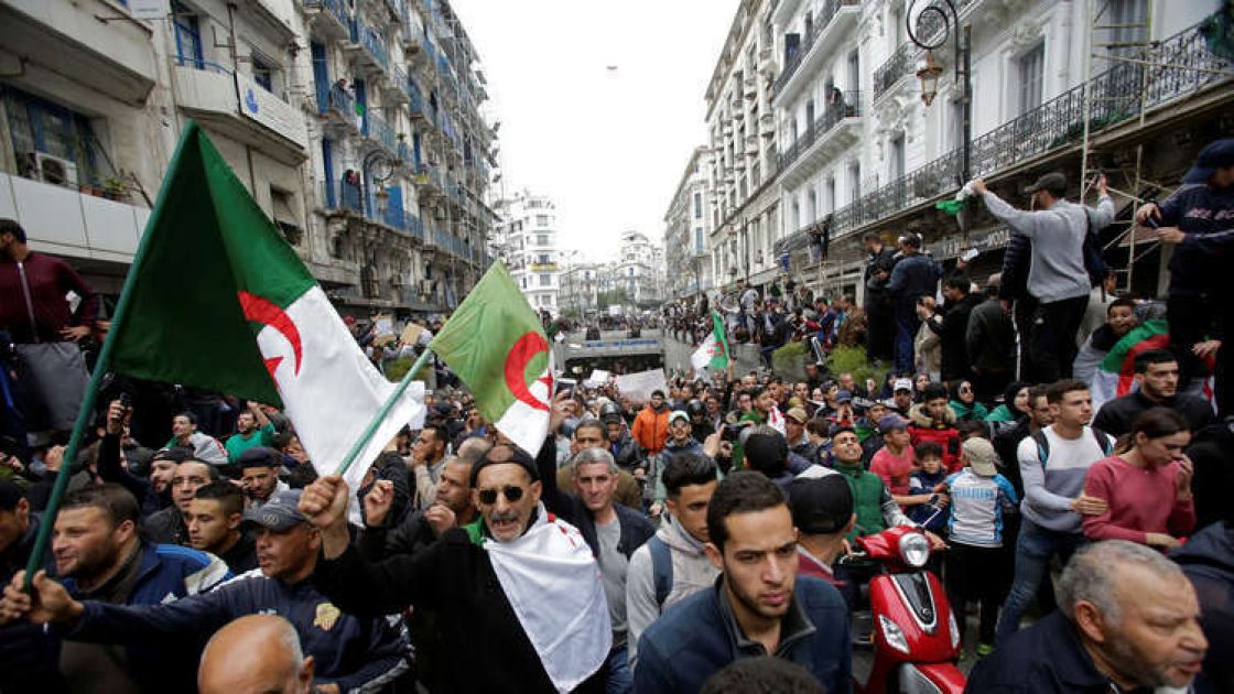 الاتحاد العام للعمال الجزائريين: التغيير بات ضرورة لكن سلمياً