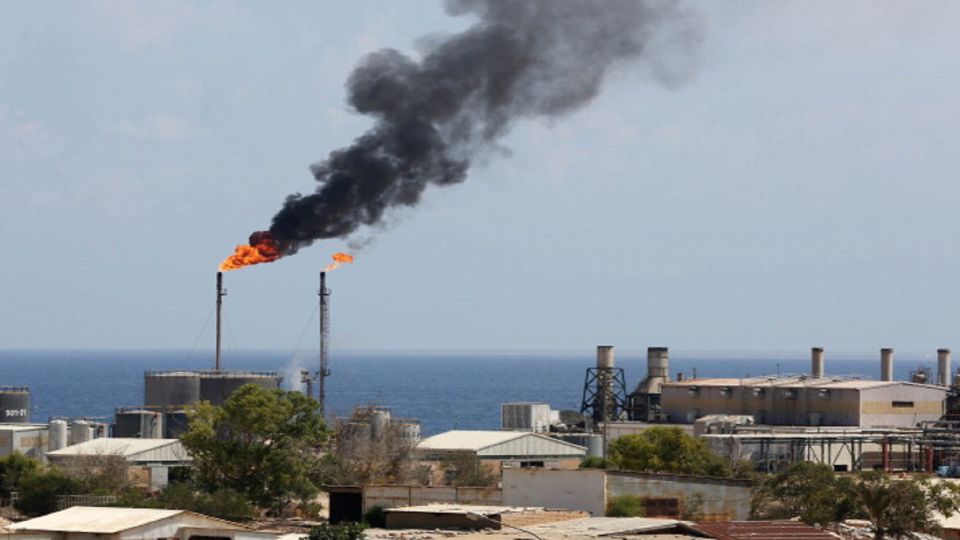 وقف صادرات النفط من ميناء الزاوية