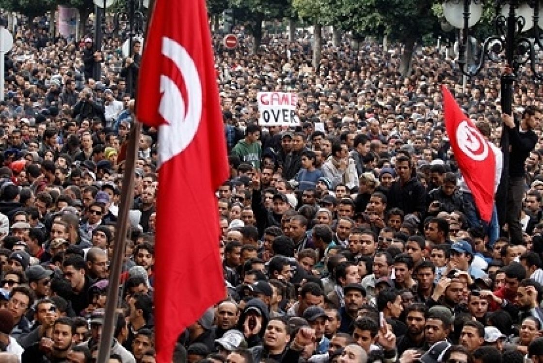 بين هموم الشعب التونسي وسلطة الإخوان المسلمين