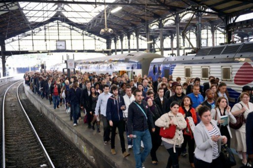 فرنسا: عمال القطارات يعلنون الاضراب العام ضد سياسات التقشف