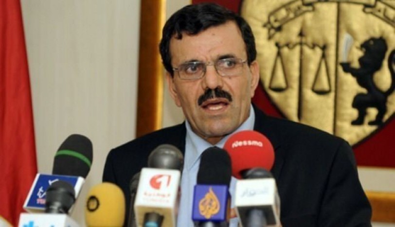 رئيس الحكومة التونسية يتعهد بالاستقالة والمعارضة تدرس بيانه