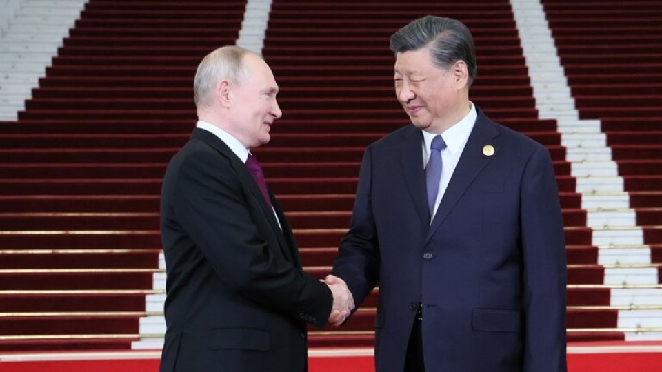 سفير الصين لدى روسيا يبحث مجالات التعاون الواعدة بين العملاقَين