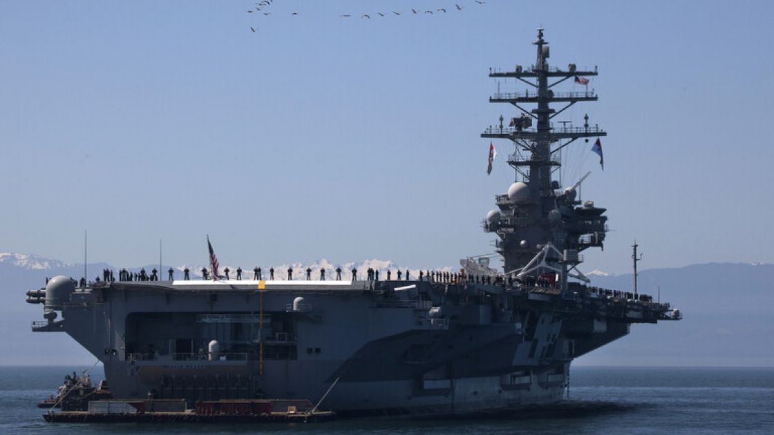 سفن صينية تحاصر حاملة طائرات أمريكية