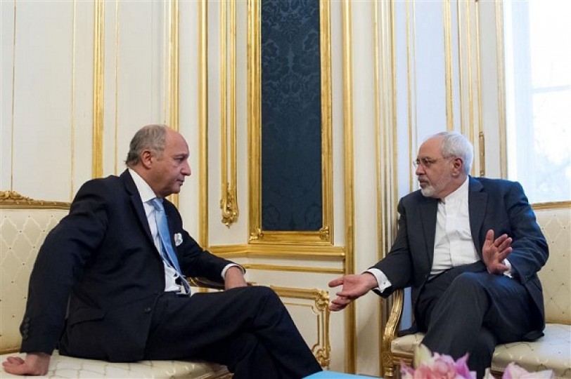 ظريف يلتقي كيري وفابيوس في باريس لمناقشة البرنامج النووي الإيراني