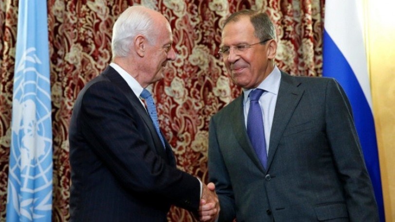 لافروف خلال لقائه مع دي ميستورا: روسيا والولايات المتحدة ملتزمتان بدعم المفاوضات