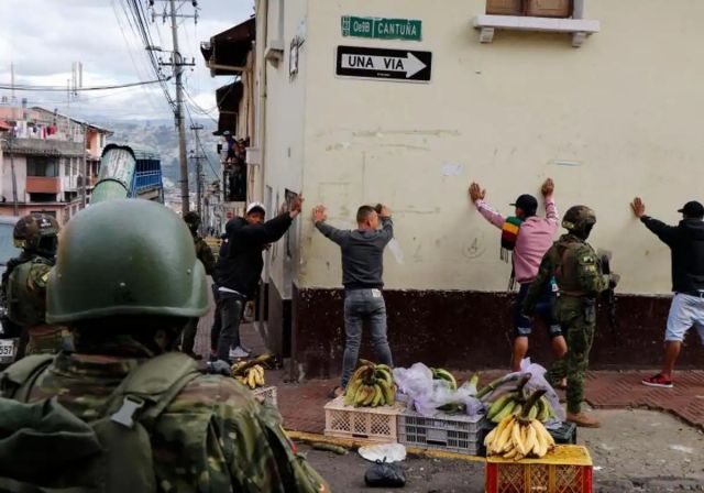 ماذا يجري في الإكوادور؟