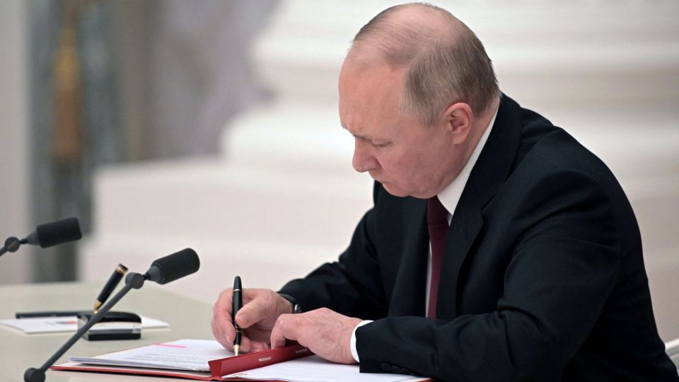 بوتين يوقّع مرسوماً يحظر بيع النفط الروسي لكلّ مَن يفرض سقفاً على سعره