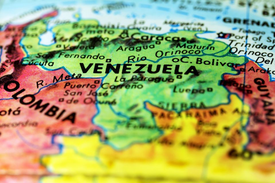 مادورو يلغي 3 أصفار من عملة فنزويلا