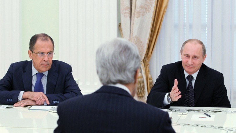 الكرملين: التعاون الثنائي والأزمات الدولية محور لقاء بوتين بكيري