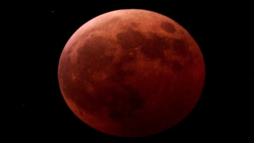خسوف كلي للقمر يتزامن مع ظاهرة القمر الدموي أواخر سبتمبر