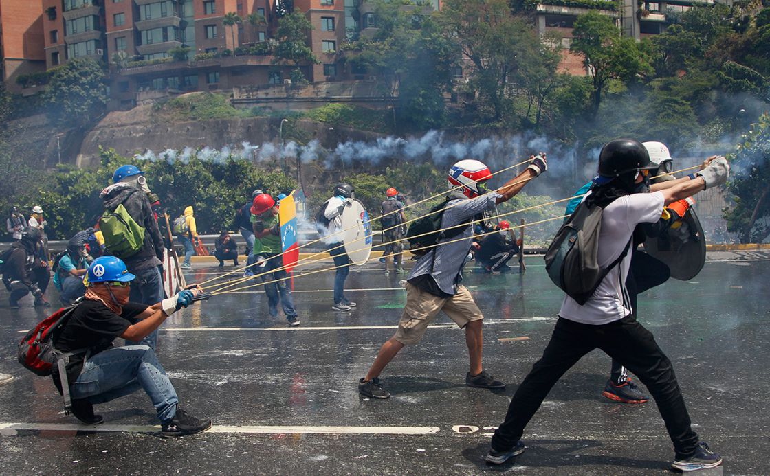 يمين فنزويلا يهدِّد بإحراقها