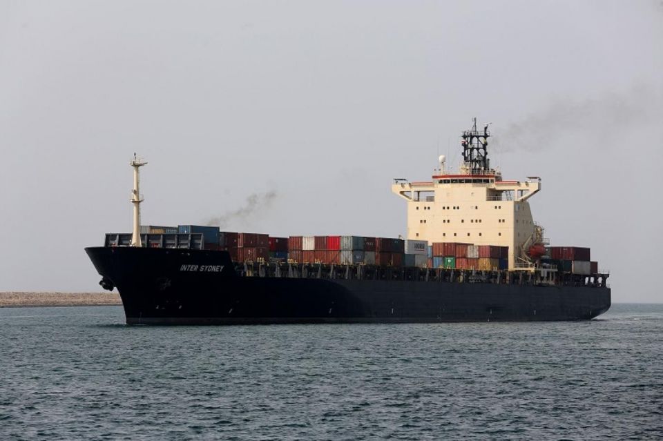 التجارة البريطانية: مسيرة حامت فوق سفينة بخليج عمان اليوم
