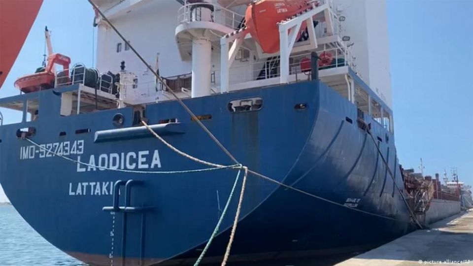 بعد تفريغها طحيناً في لبنان: الحكومة السورية تعلن ملكيتها للسفينة «لاوديسيا» ووصولها لطرطوس