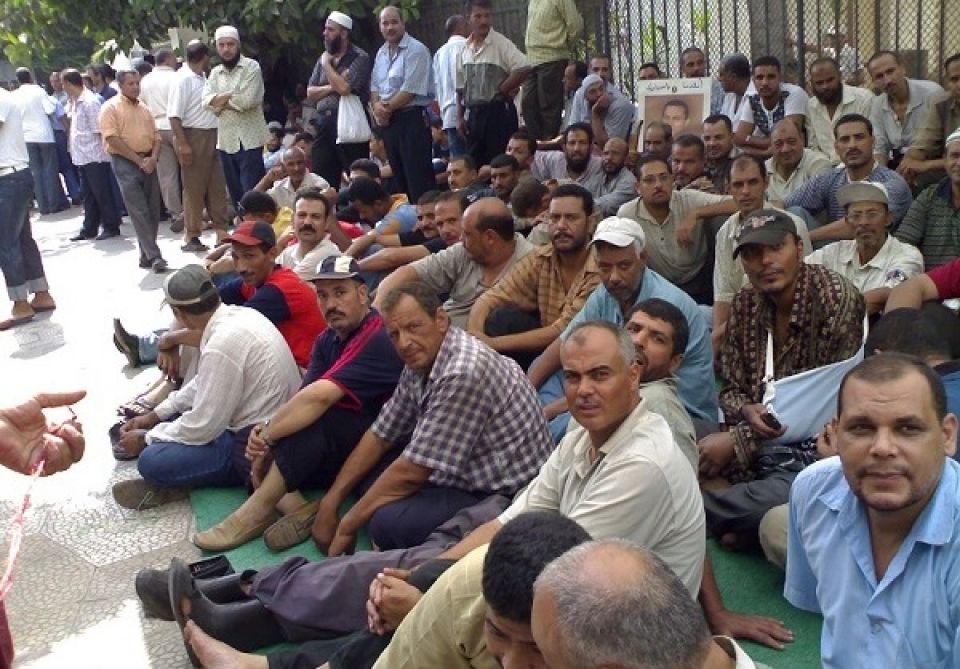 إضرابات عمال مصر تناقض المشهد الاستقطابي..