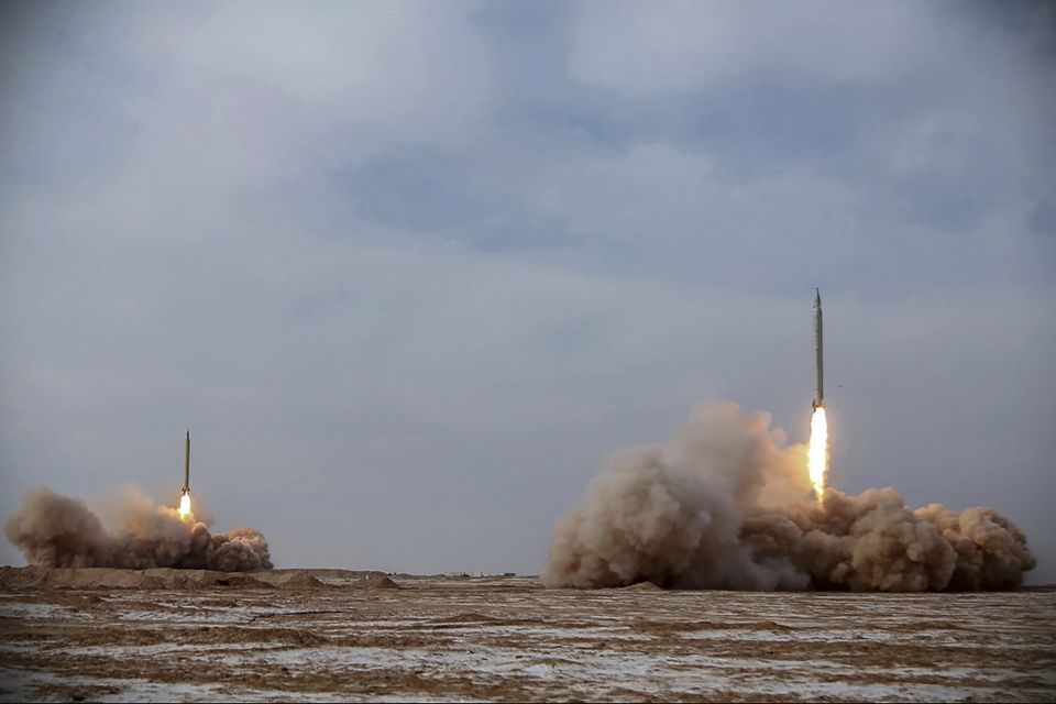 إيران تعلن نجاحها بتطوير صاروخ أسرع من الصوت