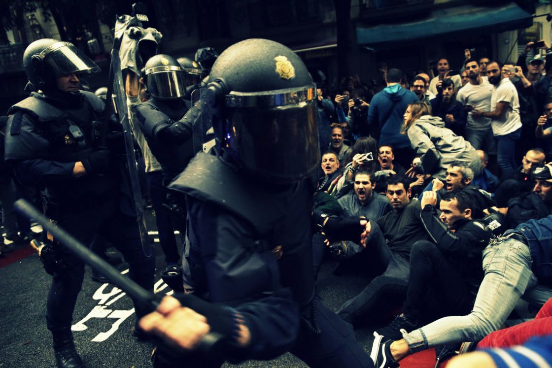 إضراب عام في كاتالونيا احتجاجاً على العنف