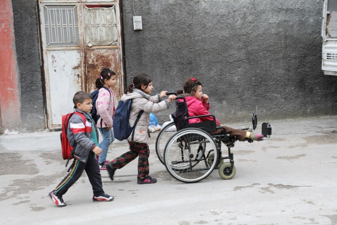 أطفال معاقون طيَّ النسيان.. اليونيسيف: «سبع سنوات من الحرب لم تكسر عزيمة أطفال سورية»