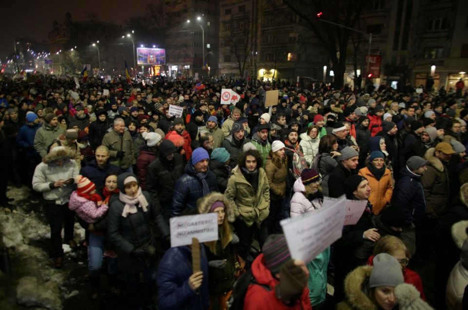 احتجاجات في رومانيا بسبب خفض الأجور