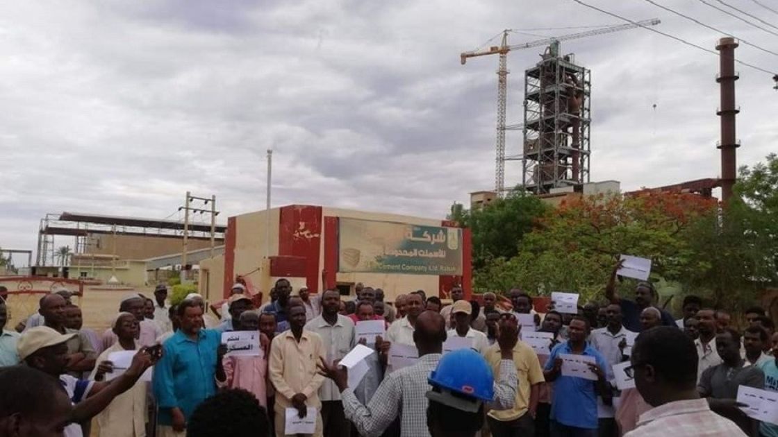 تجمع المهنيين السودانيين يدعو لتسوية سياسية «دون تنازلات تضر بالثورة»