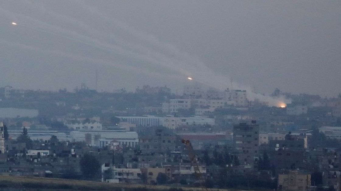 مقتل «إسرائيلي» في قصف صاروخي استهدف أسدود وعسقلان ومستوطنات غلاف غزة