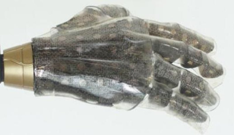 تطوير جلد اصطناعي ذكي يستطيع الإحساس