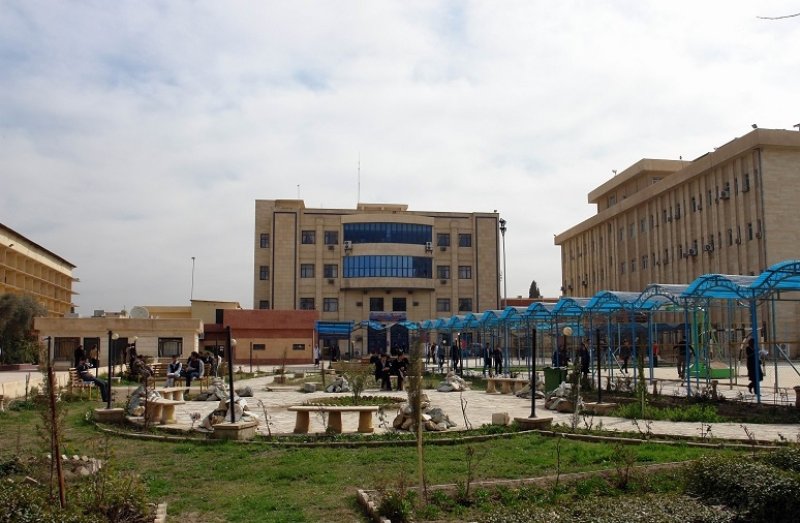 متطوعون في جامعة الموصل.. "هذه مدينتنا وجامعتنا"