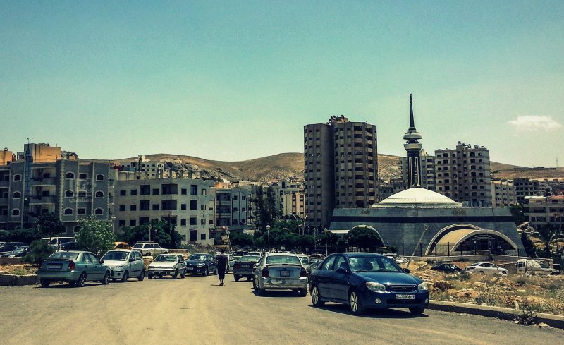 ما زال يعتري الضاحية الإهمال الكبير، بل زاد الأمر سوءاً ليصار إلى إهمال متعمد وتعطيل واضح للخدمات