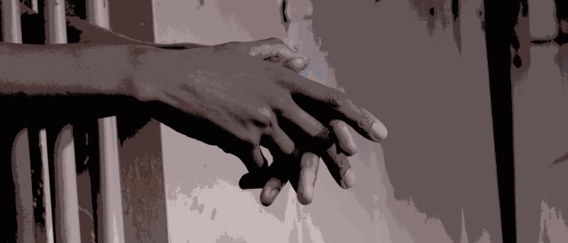 ازدهرت مهن العلاج النفسي في العقود الأربعة الماضية بهذا الشكل المهيمن لسبب واحد، وهو لا يتعلق بنجاحها لا بالعلاج ولا بالتشخيص ولا بتحقيق أيّ تقدّم في الصحّة النفسية. لقد ازدهرت لأنّها متحالفة مع متطلبات الرأسماليّة النيوليبراليّة