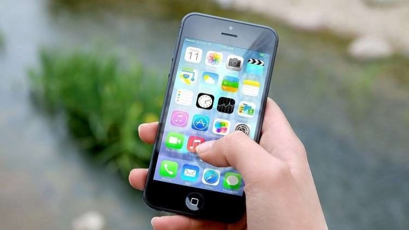تطبيقات تبتزّ مستخدمي iOS